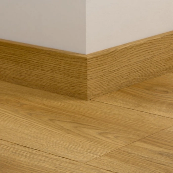 Dopasowana kolorystycznie listwa przypodłogowa Pergo™ PGVSK40304 Dąb Błotny Ciepły - Listwa - 2400 mm - 12 mm - 58 mm