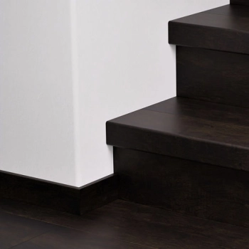 Winylowe nakładki na schody - Medium plank Pergo™ PGVSTRBMP49242 Dąb Ciemny Wiejski - 1474 mm - 136 mm - 62 mm