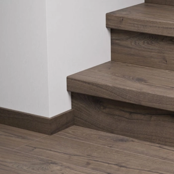 Laminowane nakładki na schody - Impressive Quick-Step QSSTRBIM01849 Dąb klasyczny brązowy - 1330 mm - 113 mm - 59 mm