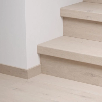 Laminowane nakładki na schody - Impressive Quick-Step QSSTRBIM01854 Dąb spokojny jasny - 1330 mm - 113 mm - 59 mm