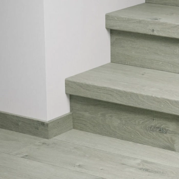 Laminowane nakładki na schody - Impressive Quick-Step QSSTRBIM03558 Dąb spokojny szary - 1330 mm - 113 mm - 59 mm