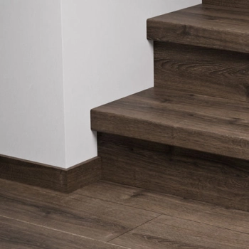 Laminowane nakładki na schody - Capture Quick-Step QSSTRBSIG04766 Dąb szczotkowany brązowy - 1330 mm - 135 mm - 59 mm